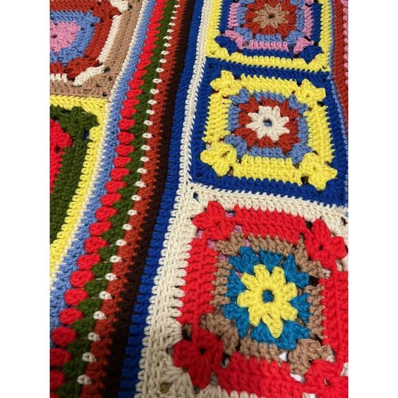 VTG Handmade Granny Square Crocheted Blanket-Approx 72x59 - Picture 5 of 9
